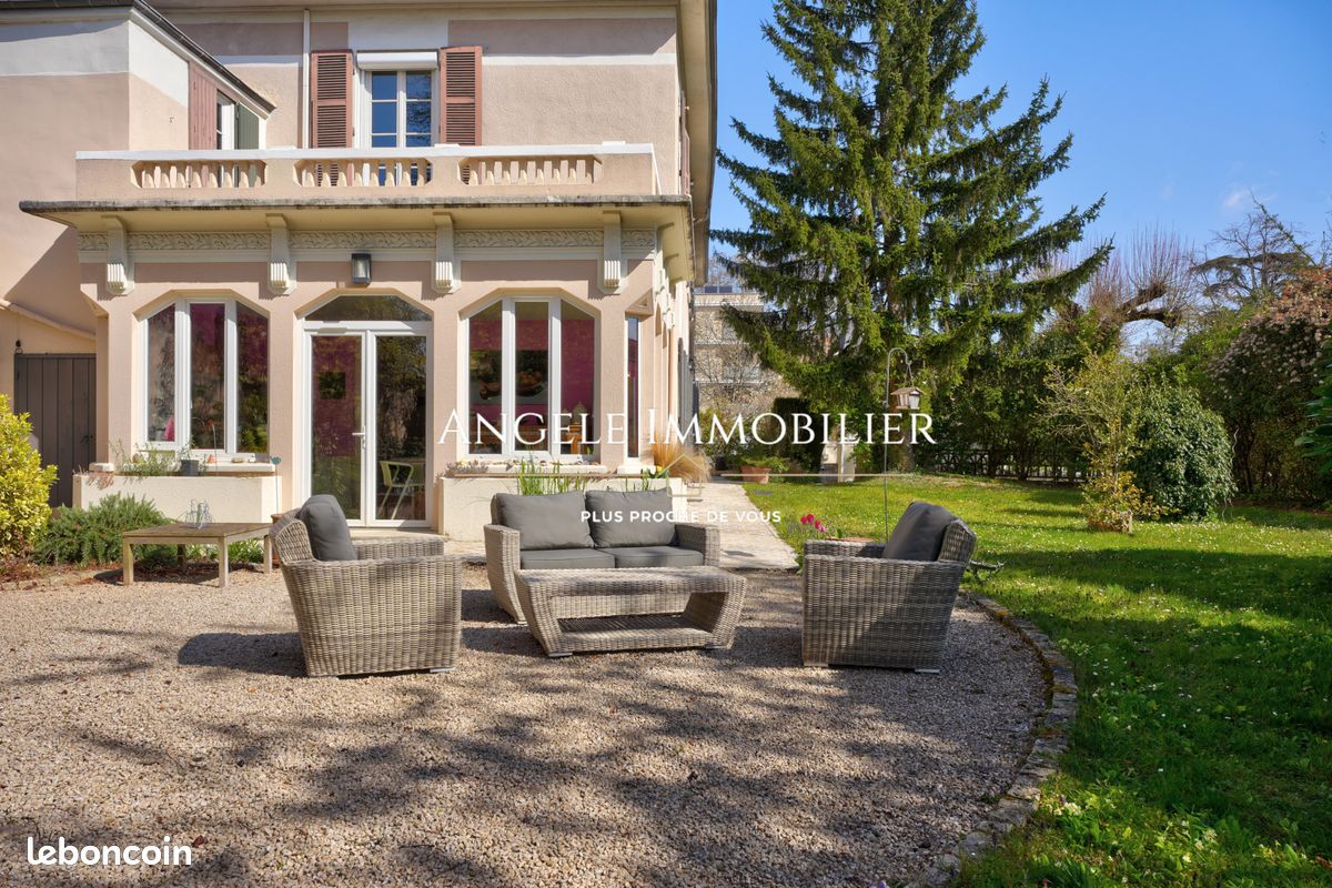Maison 11 pièces 368 m² · à Écully · 368 m² · 1 850 000 €