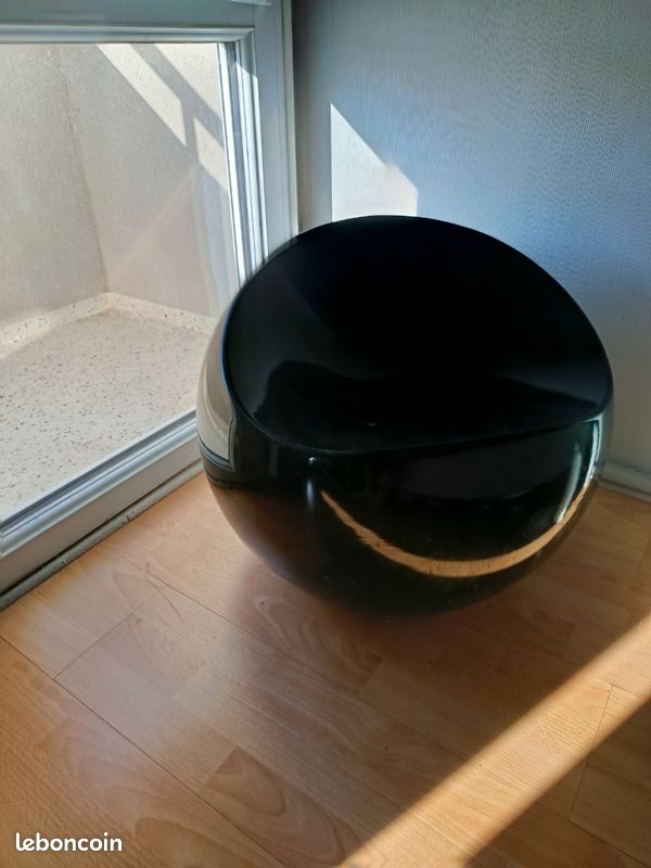 Pouf laqué (image 1)