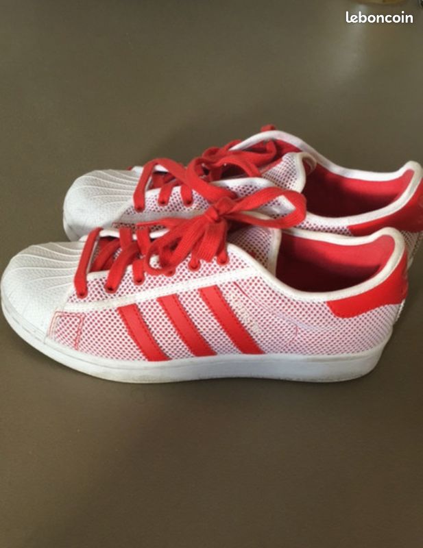 adidas gazelle silver green womens Adidas Superstar blanches avec bandes rouges – SneakBoutik main image 0