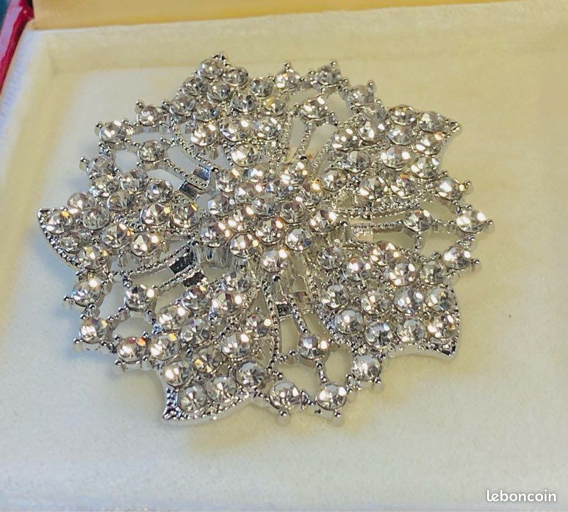 Broche Ancienne Argentée Avec 4 Pierres - XIXe-XXe Siècle - France - Occasion