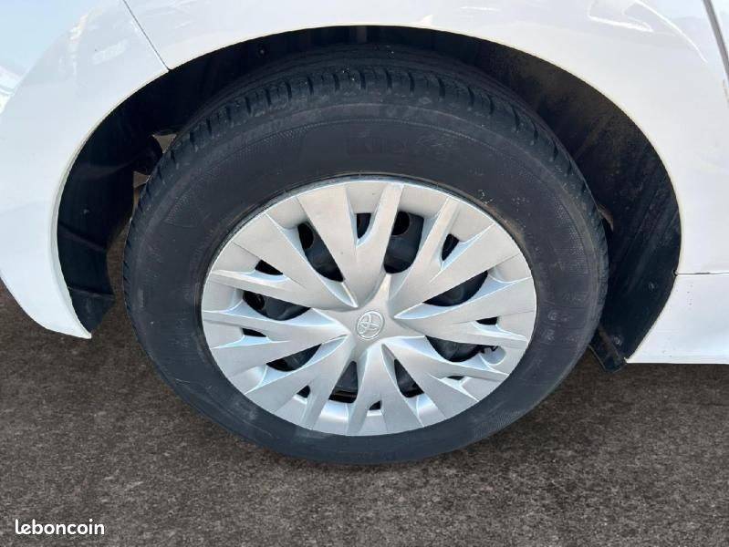 Toyota Yaris 116h Dynamic Business 5p + Programme Beyond Zero Academy MY22 (image 14)