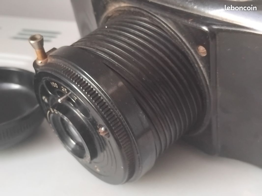 Ancien appareil photo sur fond ancien | Photo Premium