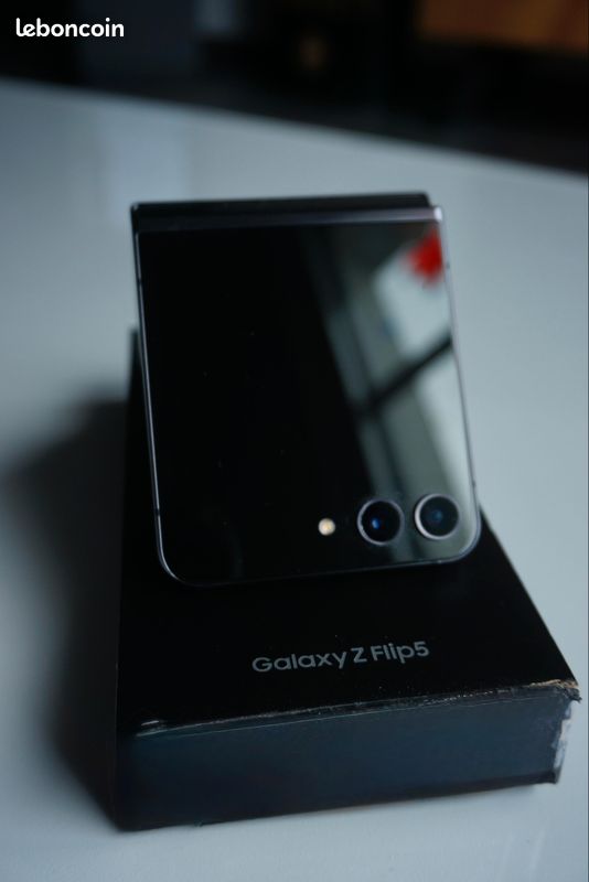 Samsung z flip 5 (image 3)