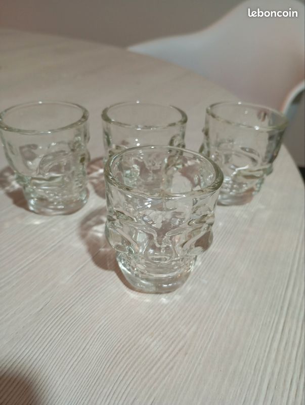 Lot de 4 verres shooter tête de mort (image 2)