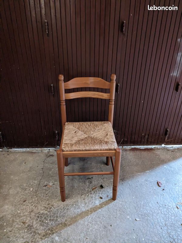 Chaise bois en pin avec assise en paille (image 1)