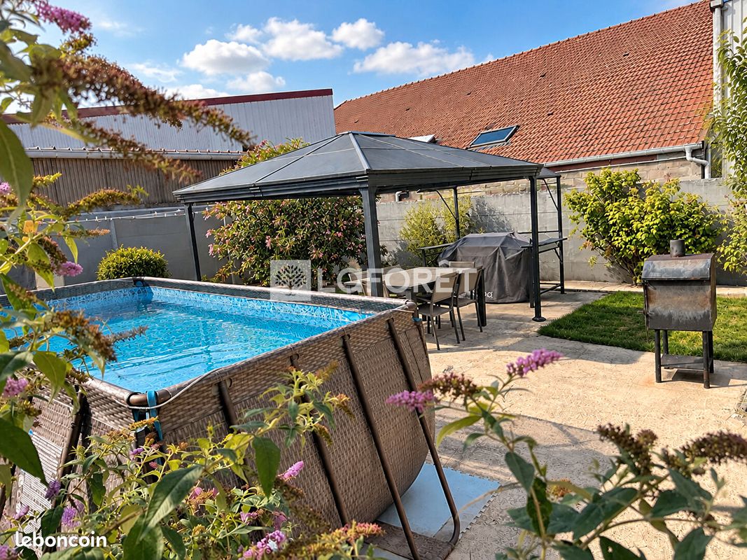 Maison 6 pièces 153 m² · à Charmes · 153 m² · 227 500 €