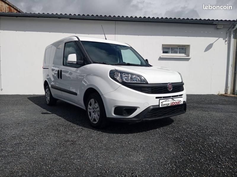 Fiat Doblo Cargo 10 825 HT 1.6 Multijet 105ch Pro Lounge 3 Places (image 1)