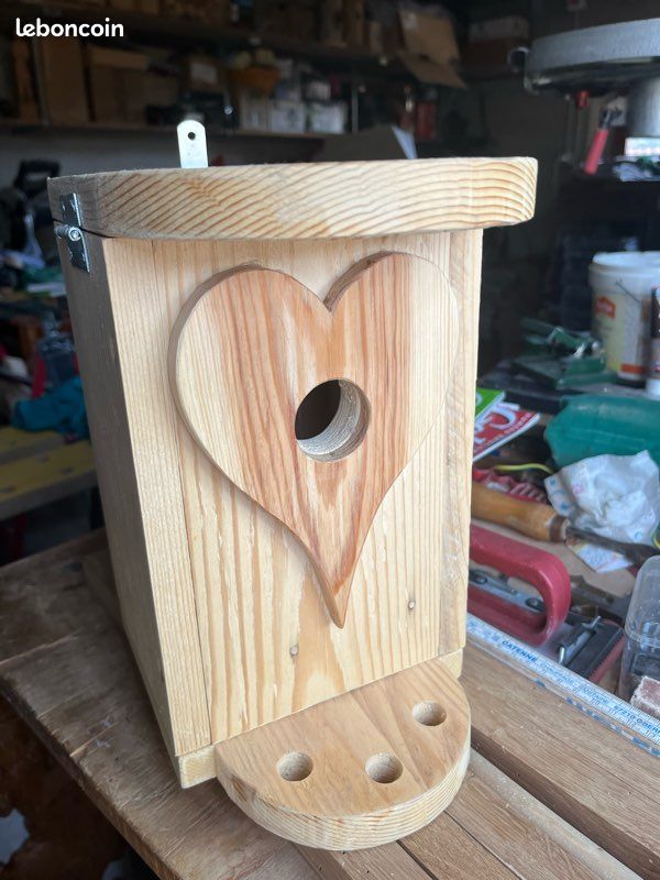 Maison à oiseaux artisanale (image 1)