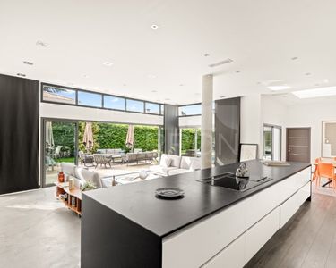 Maison 1 050 000 € - 223 m²