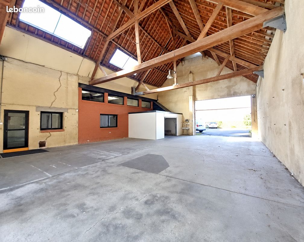 Local commercial 7 pièces 800 m² · à Villers-Pol · 800 m² · 315 000 €