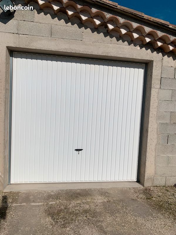 Garage · à Coulanges-la-Vineuse · 50 €