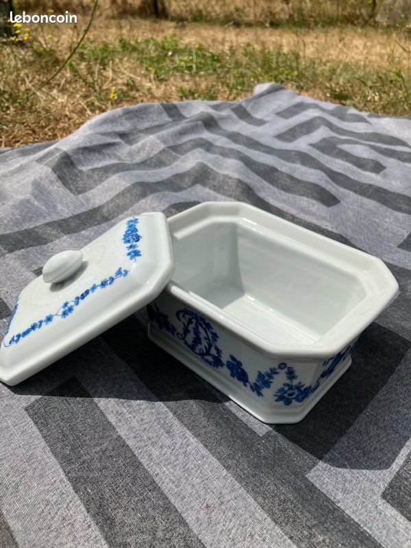 Boîte en porcelaine APILCO France – Motifs bleus floraux (image 8)