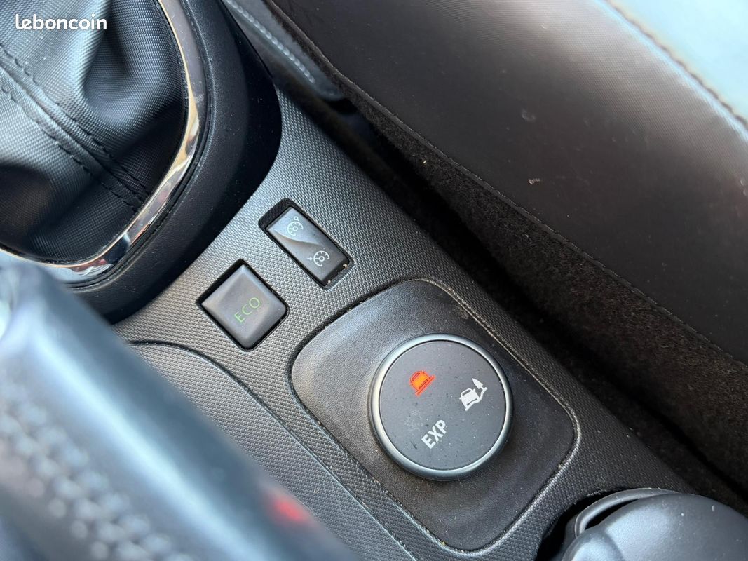 RENAULT CAPTUR TCe 90 Energy SS eco² SL Helly Hansen - REGULATEUR DE VITESSE / RADAR AR/ CAMERA DE RECUL (image 29)