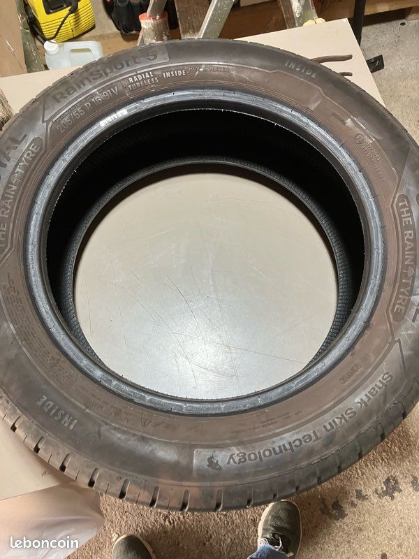 Pneu Été UNIROYAL RainSport 5 XL 205/55R16 - Adhérence Exceptionnelle Sur Sol Mouillé