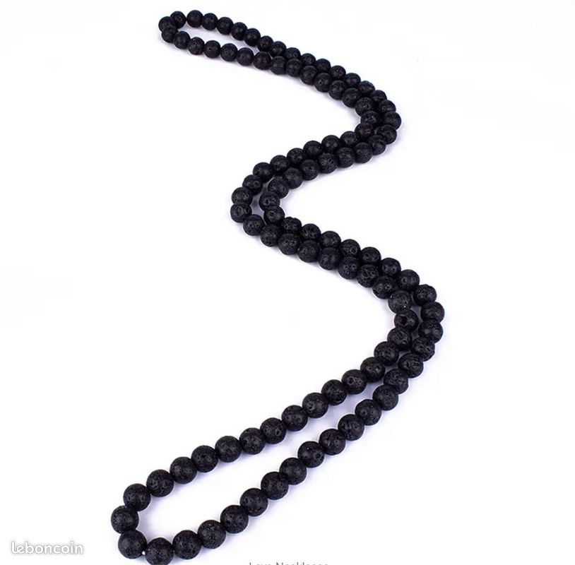 Collier en pierre de lave (image 1)