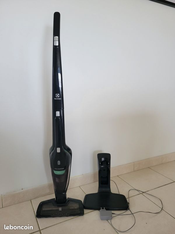 Aspirateur balai sans fil Électroménager