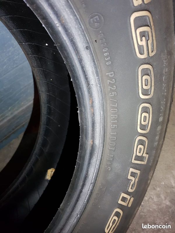 2 pneus BF GOODRICH T/A 225/70R15 (image 3)