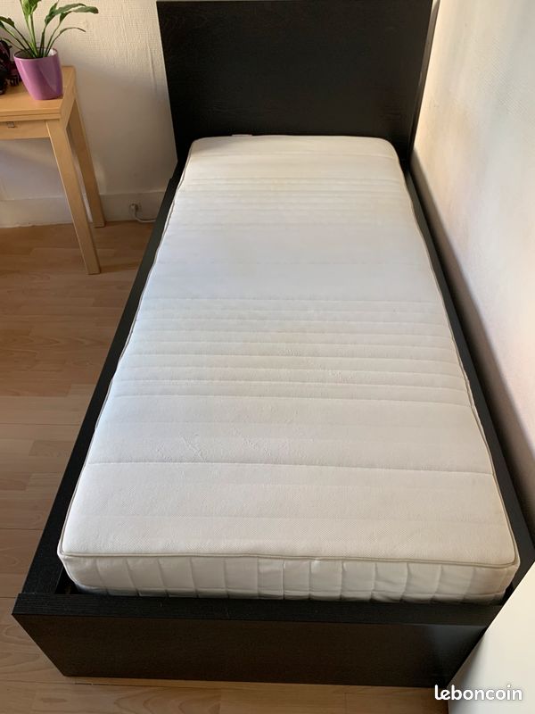 Lit simple et matelas (image 2)