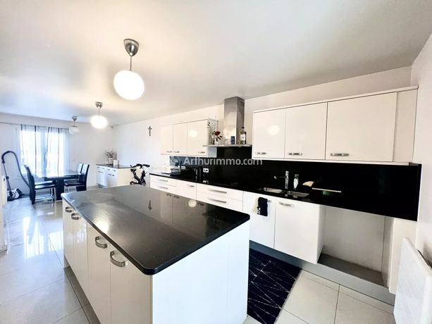 Maison a vendre  - 9 pièce(s) - 181 m2 - Surfyn