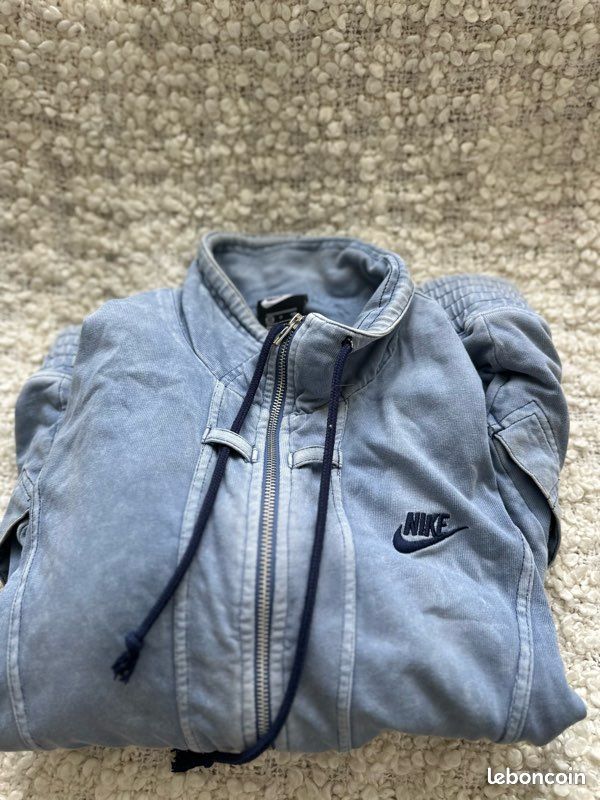 Veste Nike Zippée Capuche – Effet Jean Décoloré – Taille S Vêtements