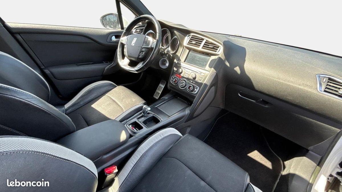 Citroën DS4 e-HDi 115 So Chic ETG6 (image 15)