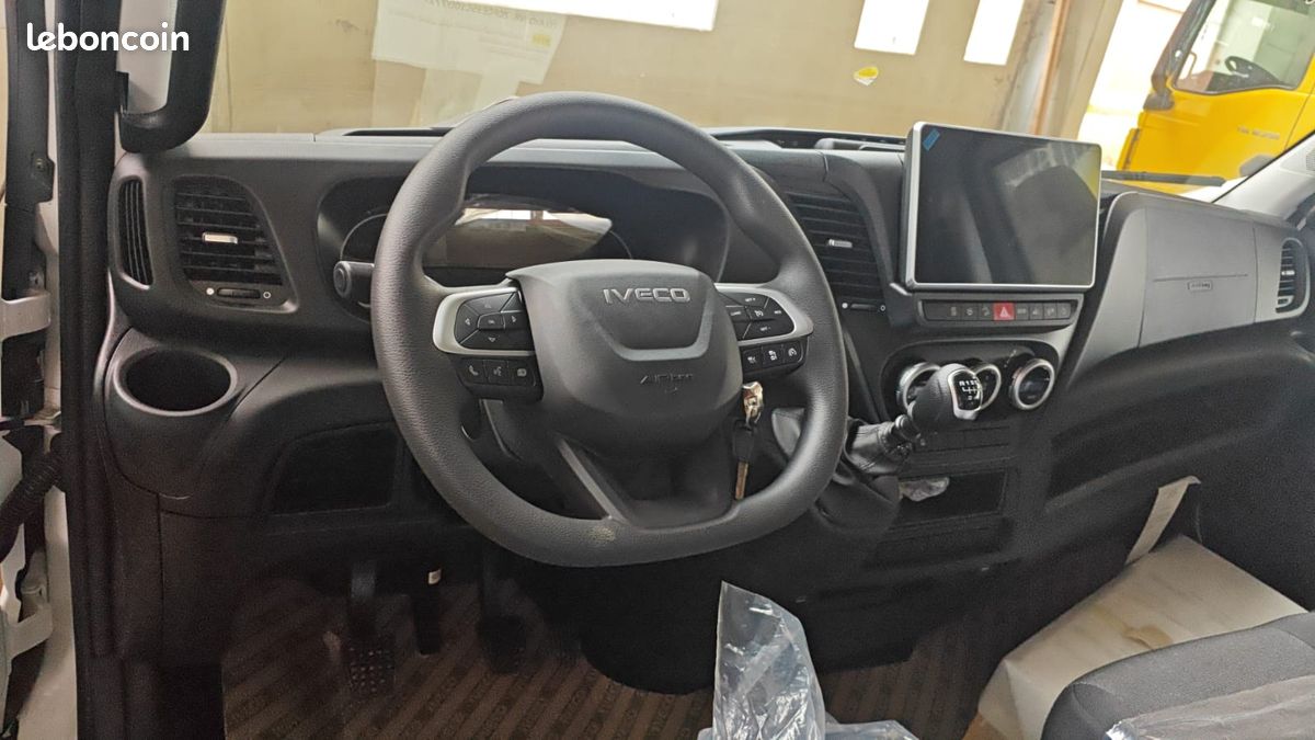 Dépanneuse IVECO DAILY 35C18 basculant et coulissant (image 5)