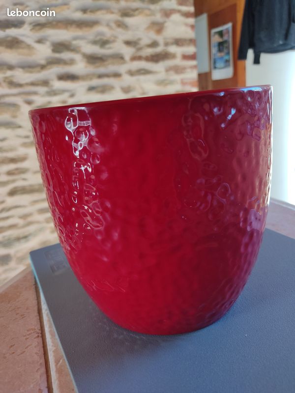 Cache pot rouge en faïence 15.5 cm (image 1)