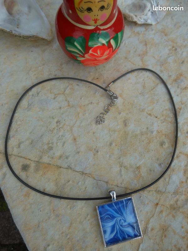 Pendentif N° 26 - Fait Main -Argent - Coloris Bleu/Blanc (image 1)