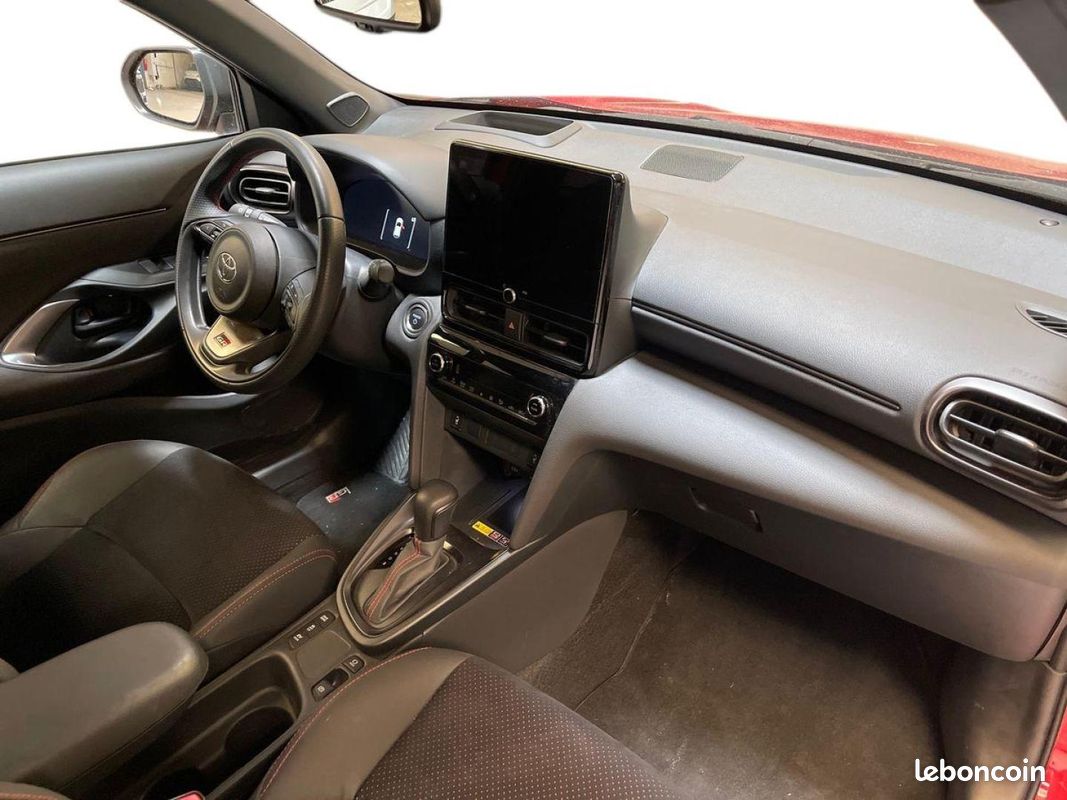 Toyota Yaris Cross 130h GR Sport MC24 (image 9)