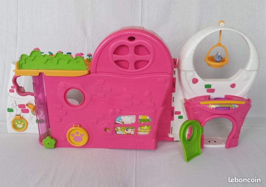 Mallette Armoire Barbie - Klein - Pour Vêtements et Accessoires de Poupées - Rose Mallette Armoire Barbie - Klein - Pour Vêtements et Accessoires de Poupées - Rose
