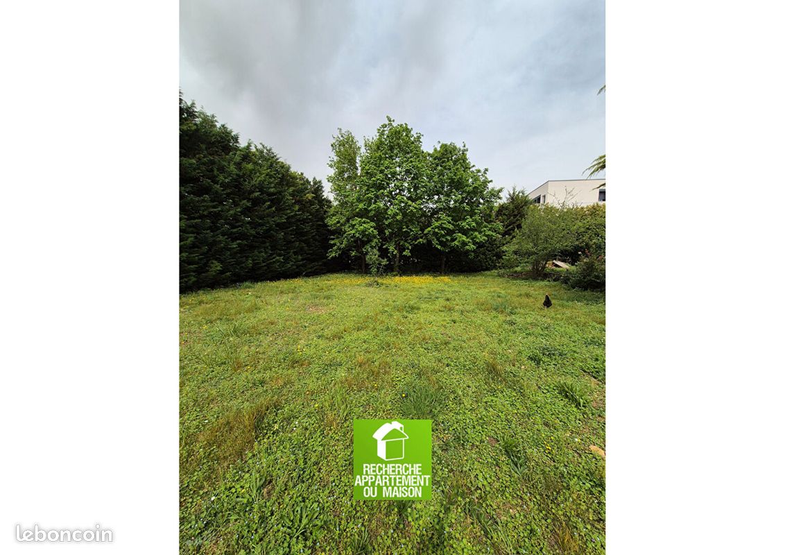Terrain 738 m² · à Crémieu · 738 m² · 169 500 €