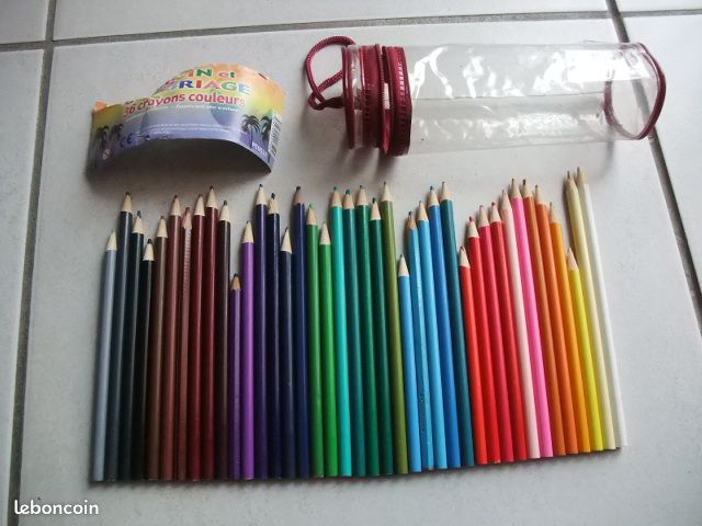Lot de 40 Crayons de Couleur avec Trousse (image 1)