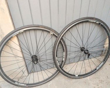 Paire De Roues Vélo Route 700c - Jantes Cliquet, Frein à Disque, Compatible 11/12 Vitesses - Neuf