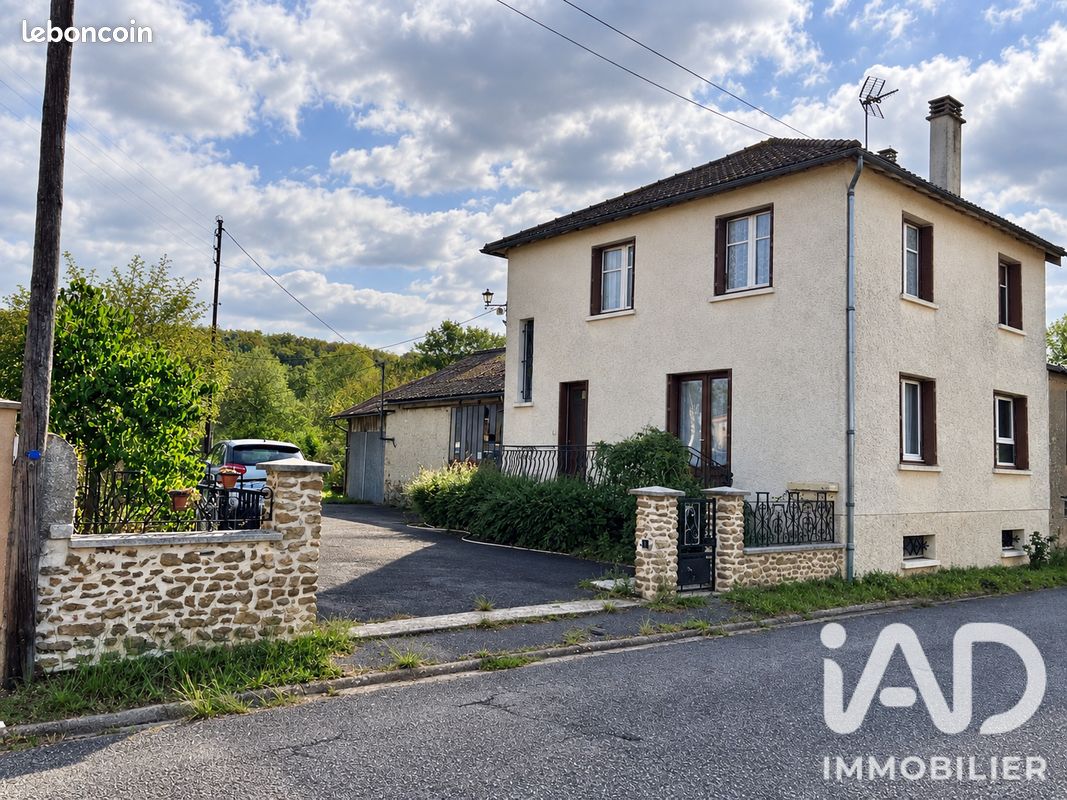 Maison 5 pièces 113 m² · à Moussac · 113 m² · 100 000 €