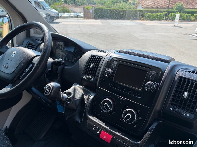 Peugeot boxer 330 l1h1 2.0 bluehdi 110 - finition premium – 3 places – 74 821 km (image 9)