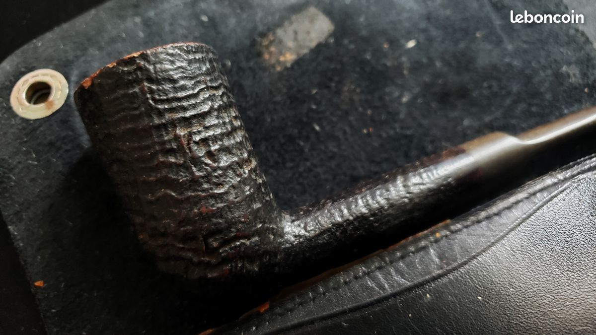 Pipe, Amster pipedans sa sacoche en cuir noir lisse.. Très bon état (image 1)