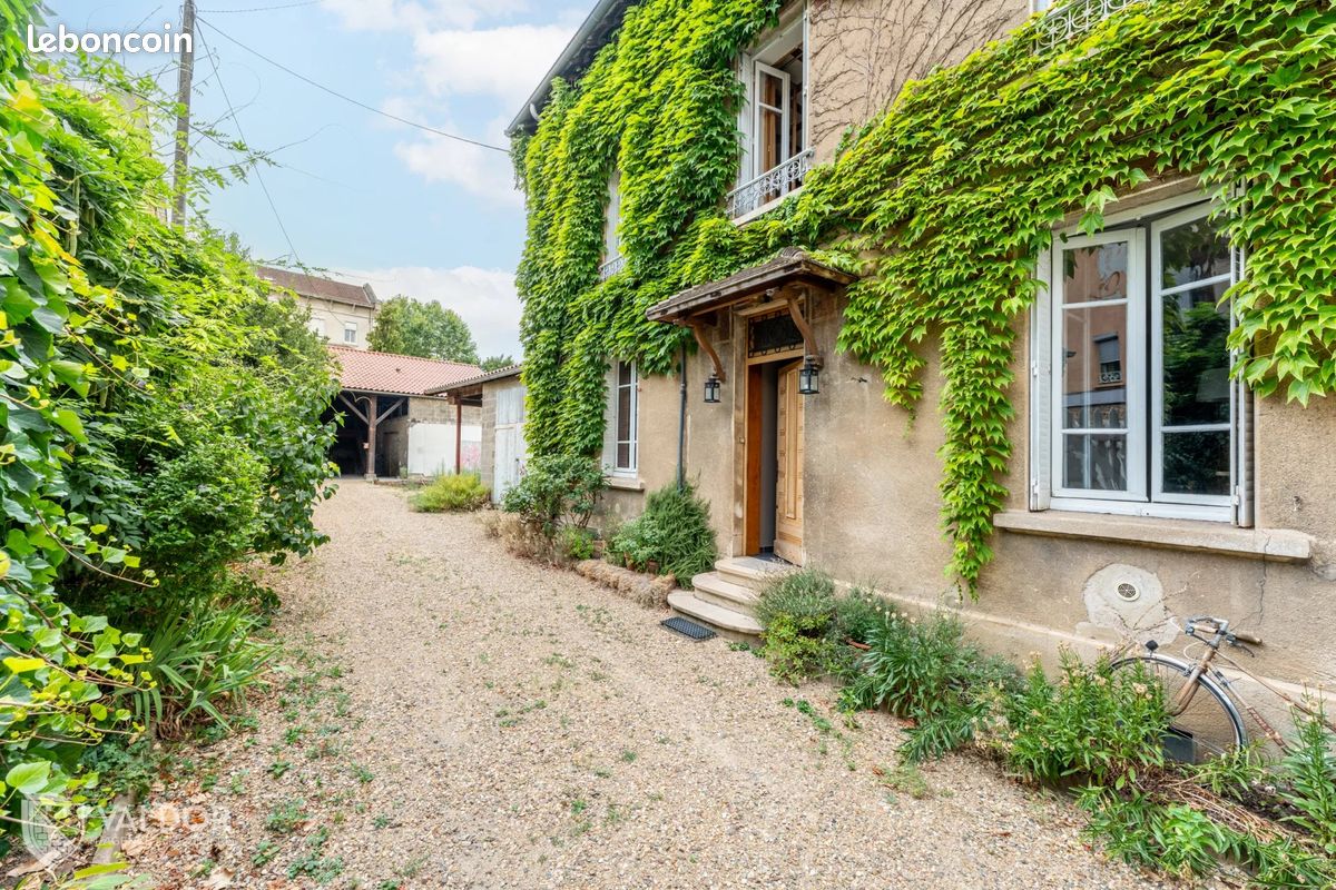 Maison 10 pièces 210 m² · à Villefranche-sur-Saône · 210 m² · 650 000 €