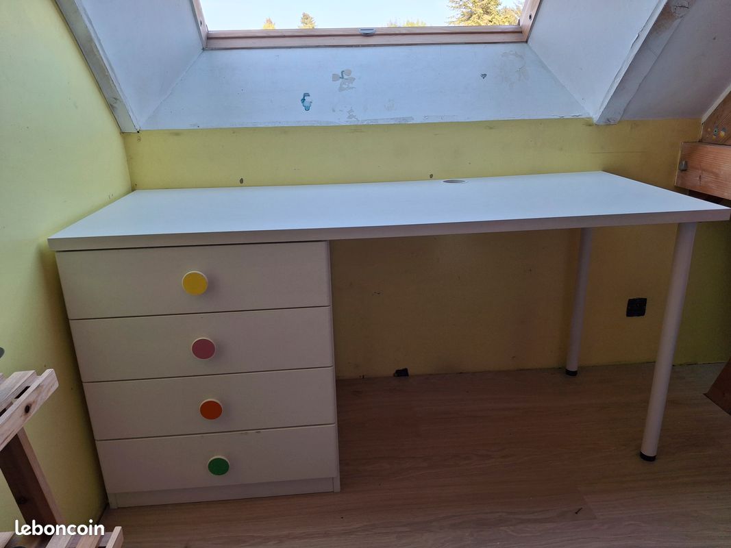 Bureau (image 1)