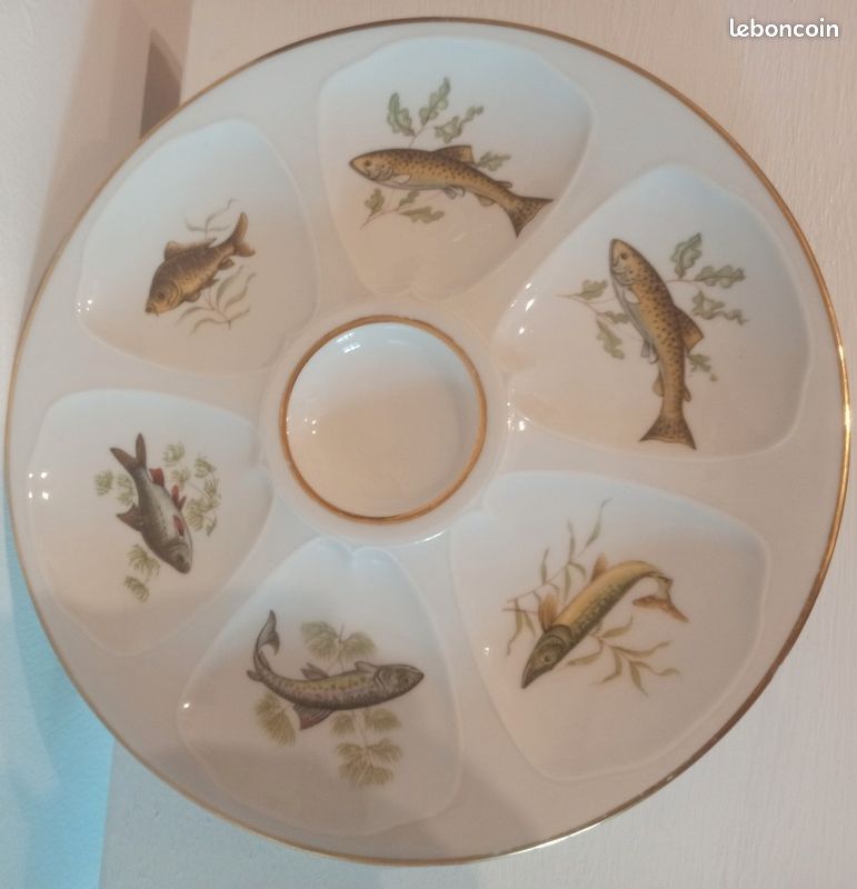 Assiette à huîtres allemande ancienne estampillée registre