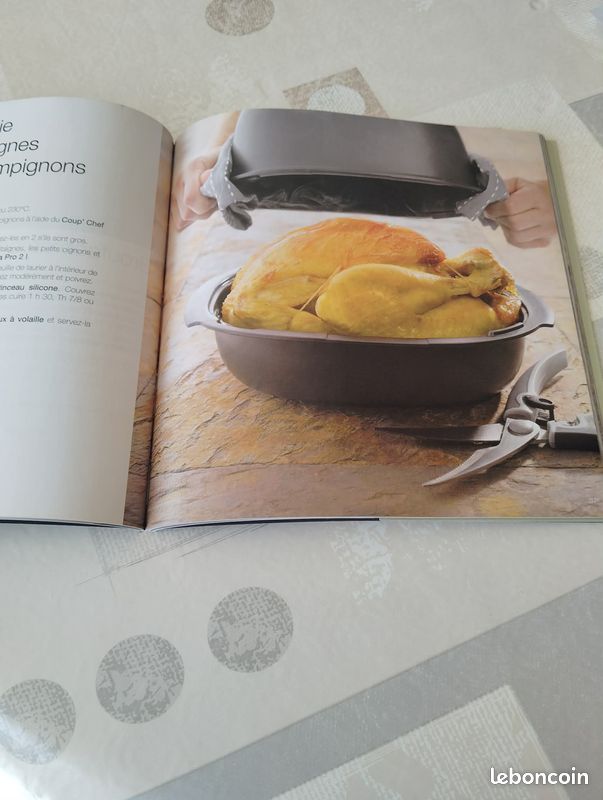 Promo Livre cuisinez Grand Avec Les Ultra Pro 3,3 L Et 5,7l chez Tupperware