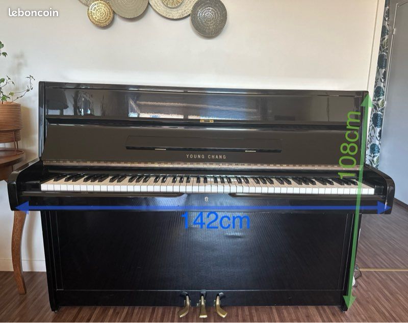 Piano droit Vernis Noir Young Chang U107 (image 4)