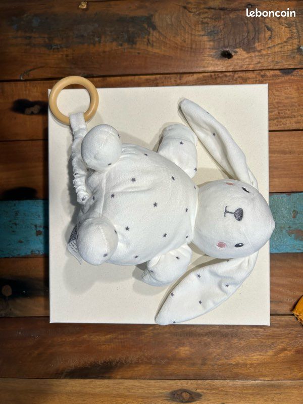 Doudou peluche musicale lapin blanc etoiles grises simba nicotoy