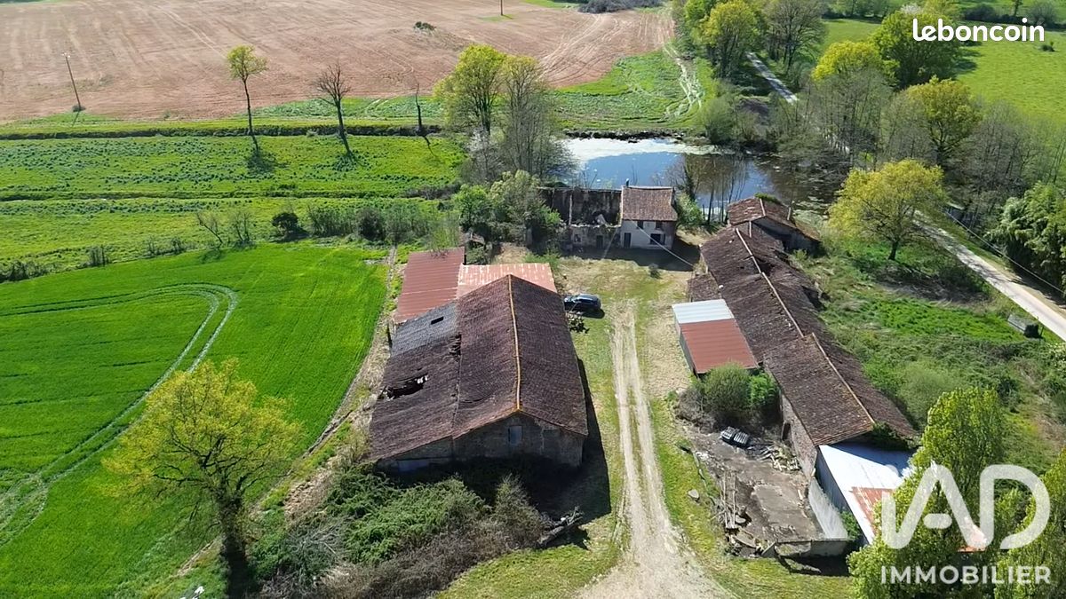 Terrain 17 m² · à Beaulieu-sous-Parthenay · 17 m² · 52 000 €