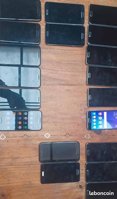 Lot de téléphones samsung A3 (image 1)