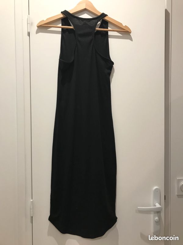 Robe noire mi longue près du corps Vêtements