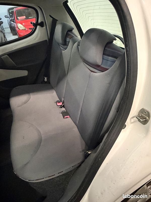 CITROEN C1 1.0i 68ch Sensodrive CONFORT 5P (image 8)