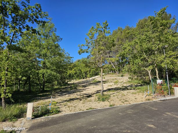 Terrain 852 m² La Roque-d'Anthéron