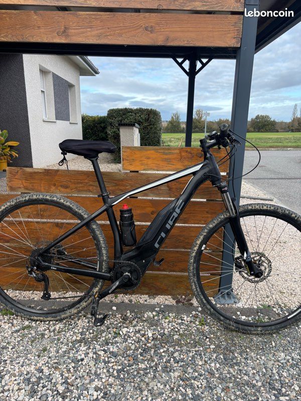 Cube Acid Hybrid One 400 – 29” – Taille 19 – Black/White (image 1)