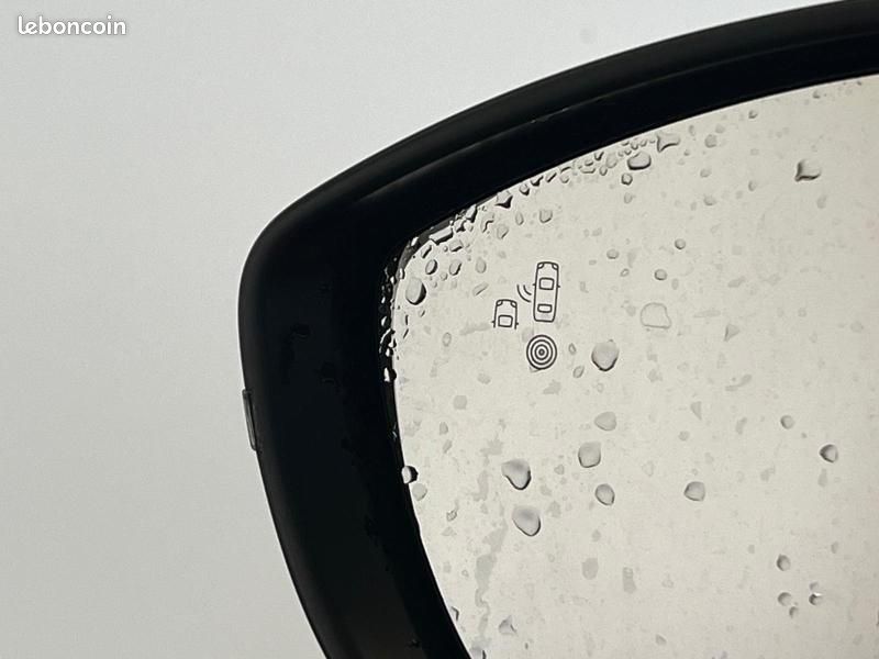 Peugeot 2008 e-2008 136ch GT (image 7)