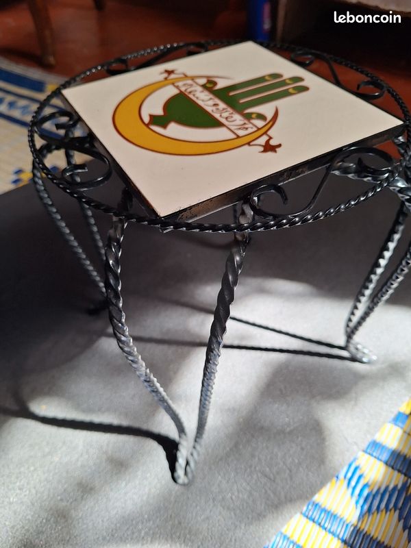 Petite table en fer forgé (image 3)